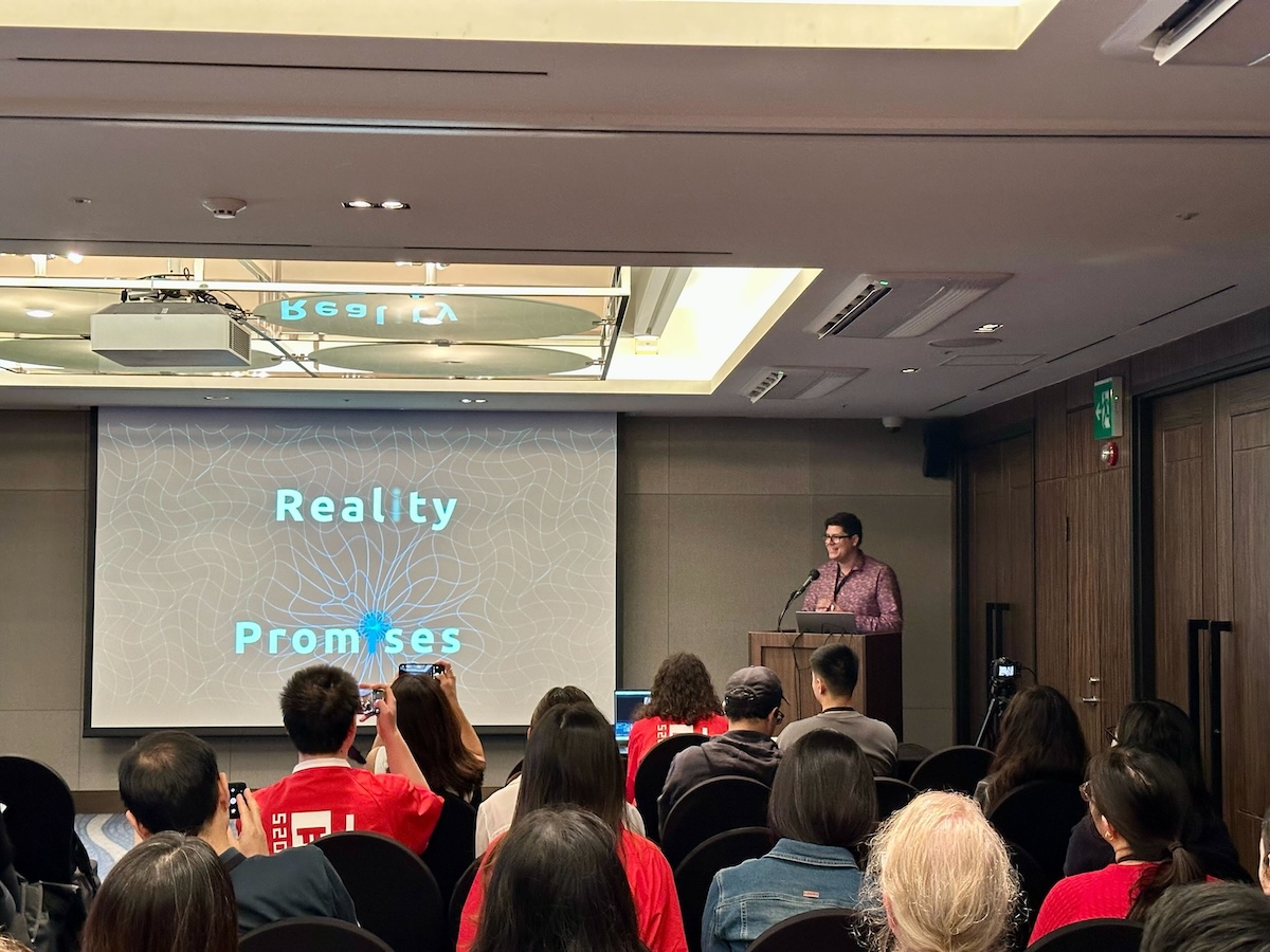 Mo presenting in front of the audience